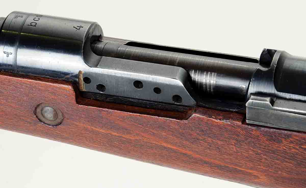The only German-manufactured sniper rifles were marked “BCD4” and had an extra-thick left receiver rail.